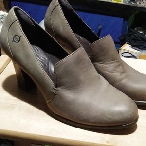 Born tan grey leather loafers size 8